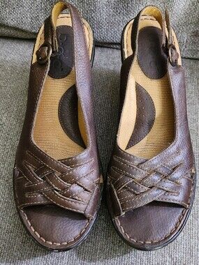 B.O.C Brown Leather Wedges Sz 9